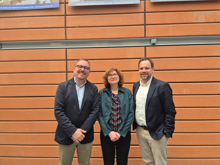 Sigurd Kraft Gulbrandsen visiting Polytech Lille and meeting Embedded Systems students